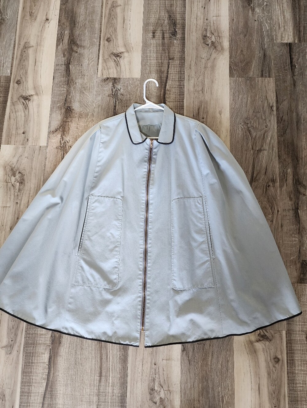 Classic Vintage Samual Martin  Women's Light Gray Cape Jacket with Contrast Trim